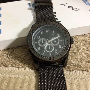 Classic Black Men's Mesh Strap Watch - Timeless Everyday Style